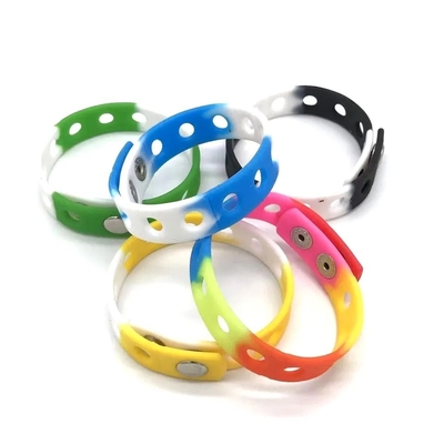 Des bracelets en silicone sur mesure pour enfants Des bracelets colorés pour garçons et filles 21 cm