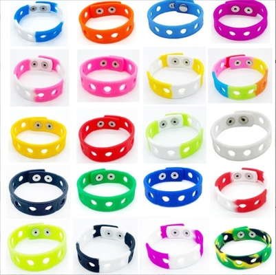 Bracelet personnalisé en caoutchouc de silicone avec trous personnalisable et durable