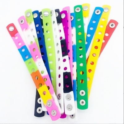 Bracelet personnalisé en caoutchouc de silicone avec trous personnalisable et durable