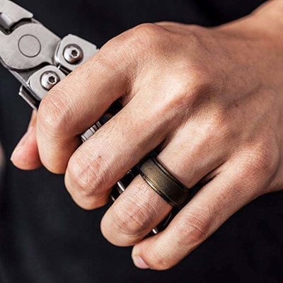 Ringe de mariage en silicone pour homme à l' extrémité élégante de la conception 4 packs service de moulage