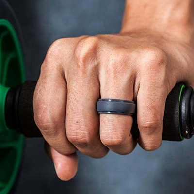 Ringe de mariage en silicone pour homme à l' extrémité élégante de la conception 4 packs service de moulage