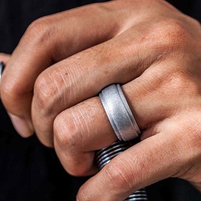 Ringe de mariage en silicone pour homme à l' extrémité élégante de la conception 4 packs service de moulage