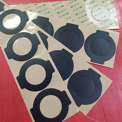 Service de coupe à l'aide de matériau de coupe en caoutchouc de silicone pour la protection des meubles