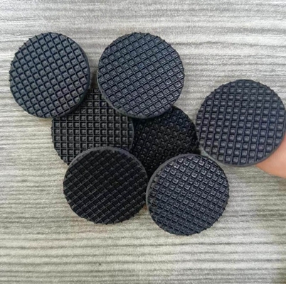 Taille personnalisée Garniture de moulage en caoutchouc en silicone à maillage noir avec plaquette autoadhésive pour les pieds