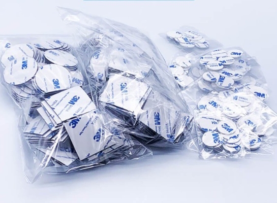 Service de traitement de coupe de mousses adhésives à haute viscosité à double face pour tampons en mousse EVA