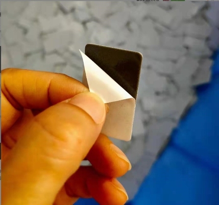 Service de traitement de coupe de mousses adhésives à haute viscosité à double face pour tampons en mousse EVA