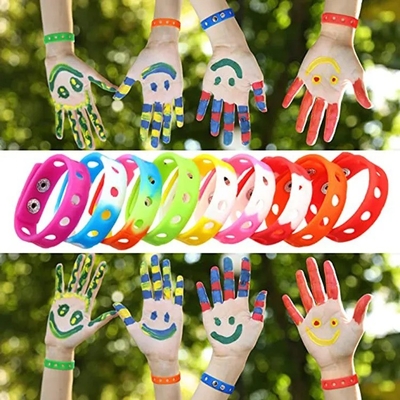 Bracelet en silicone pour l' éducation bijoux de bébé pendentif mode style poignet jouet en caoutchouc doux cadeau pour enfants