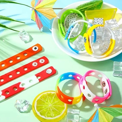 Bracelet en silicone pour l' éducation bijoux de bébé pendentif mode style poignet jouet en caoutchouc doux cadeau pour enfants