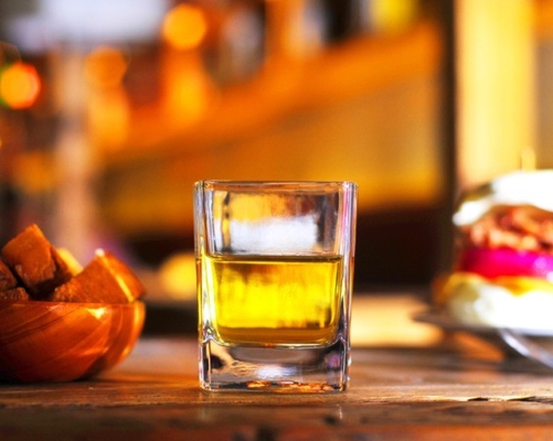 1 quantité prête à l'expédition Coupe de verre transparent pour la maison Bar de l' hôtel Whisky Wine Bière