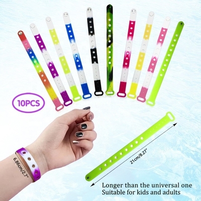 Des bracelets de silicone colorés, des bracelets réglables pour les charmes et des chaussures à poignet