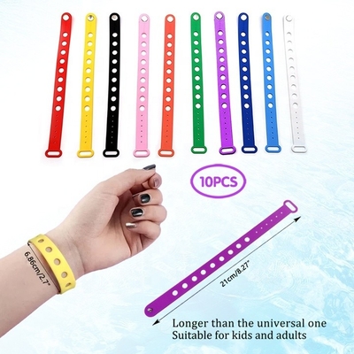 Des bracelets de silicone colorés, des bracelets réglables pour les charmes et des chaussures à poignet