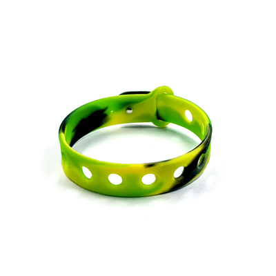 Bracelet en silicone multicolore personnalisé pour les enfants avec des trous pour les charmes par moulage