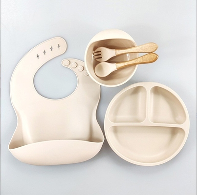 5 pièces Eco-friendly Baby Feeding Set Silicone Suction Bowls Plateaux Cuillère Bib de fourchette pour les tout-petits