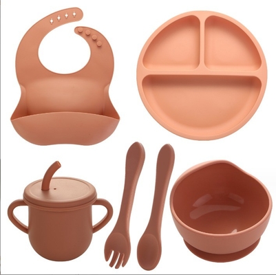 Ensemble d'alimentation en silicone de qualité alimentaire pour bébés Ensemble d'ustensiles de table en silicone pour enfants en bas âge