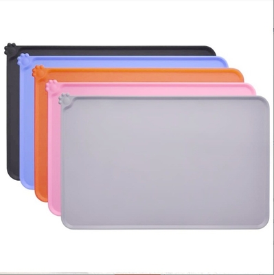 Moderne style étanche à l'eau anti-dérision silicone chien tapis d'alimentation pour animaux de compagnie pour les besoins personnalisés