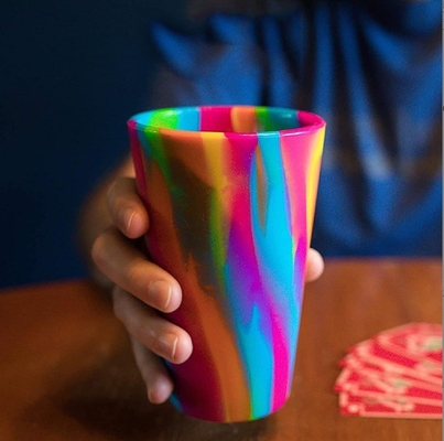 Conception personnalisée, tasse en silicone incassable sans BPA, durable pour le vin et la bière