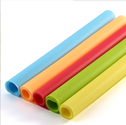 Des sous-vêtements en silicone carrés antidérapants en stock, accessoires de décoration de table, tapis