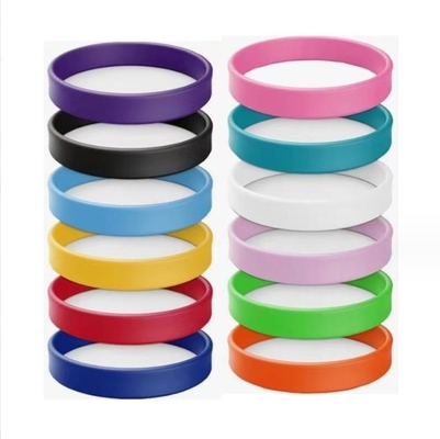 Bracelet en caoutchouc de taille personnalisée en silicone pour enfants en moulage avec logo d'impression