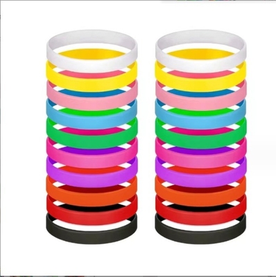 Bracelet en caoutchouc de taille personnalisée en silicone pour enfants en moulage avec logo d'impression