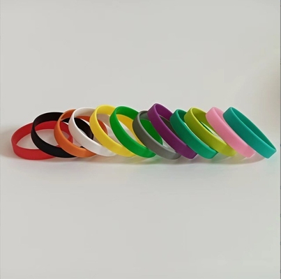 Bracelet en caoutchouc de taille personnalisée en silicone pour enfants en moulage avec logo d'impression