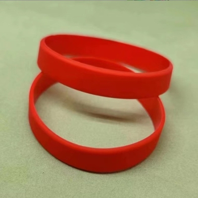 Bracelet en caoutchouc de taille personnalisée en silicone pour enfants en moulage avec logo d'impression