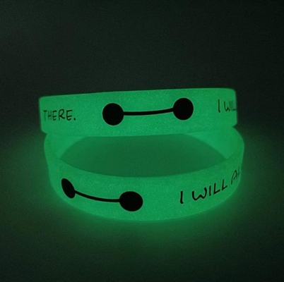 Service de traitement de coupe Les bracelets de silicone brillants avec un design et un logo personnalisés