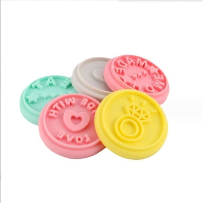 Des timbres en silicone personnalisés et durables, des timbres de biscuits de qualité alimentaire avec poignée en bois