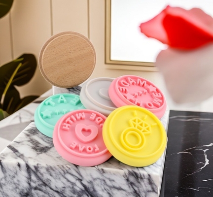 Des timbres en silicone personnalisés et durables, des timbres de biscuits de qualité alimentaire avec poignée en bois